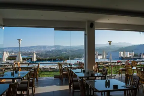 Theo Sunset Bay Hotel in Paphos — foto 8