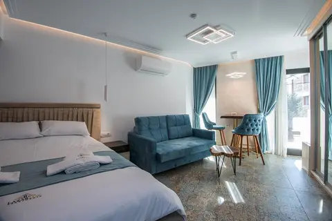 Lazar Lux in Agios Nikolaos Municipal Unit, foto 2