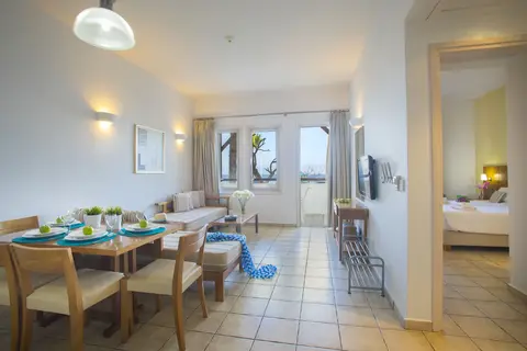 Louis Althea Beach in Παραλίμνι — foto 18