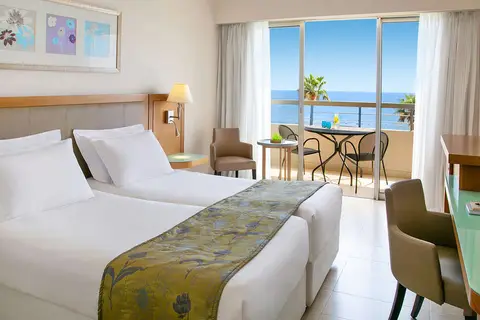 Atlantica Miramare Beach Hotel in Limassol — foto 3