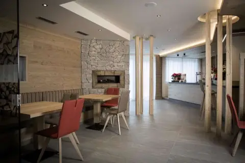 Hotel Monroc in Commezzadura — foto 17