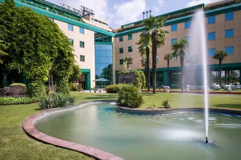 Royal Garden Hotel in Assago — foto 11