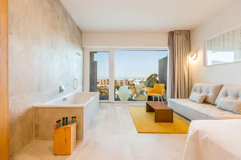Fly & Go Higueron Hotel Malaga, Curio Collection by Hilton in Fuengirola — foto 20
