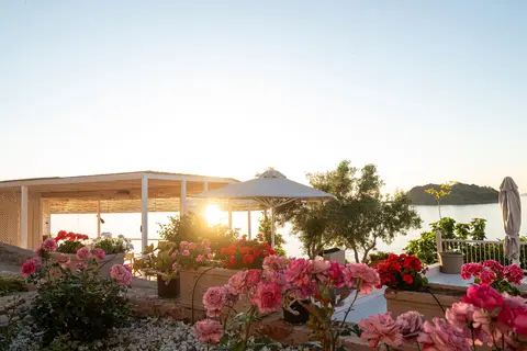 Birds Bay in Σκουτάρος — foto 12