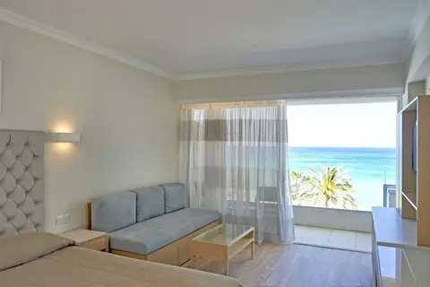 Sunrise Beach Hotel in Παραλίμνι — foto 19