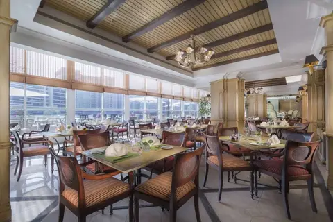 Corniche Hotel Abu Dhabi in الدَّانَةْ — foto 13