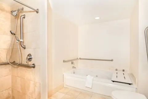 DoubleTree Resort & Spa by Hilton Hotel Ocean Point in North Miami Beach — foto 27