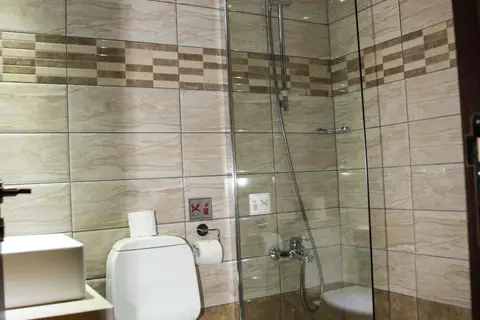 Anais Bay Hotel in Παραλίμνι — foto 11