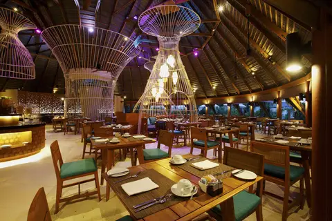 Centara Ras Fushi Resort & Spa Maldives in Centara Ras Fushi Resort & Spa — foto 12