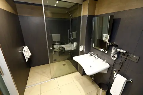 Travelodge Madrid Coslada Airport in Coslada — foto 23