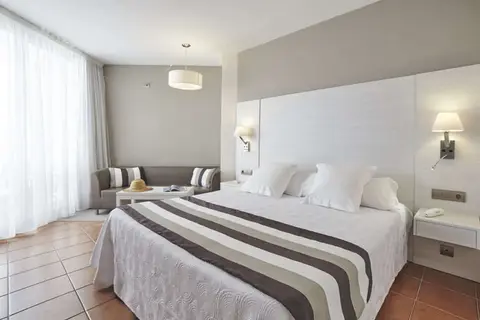 Hotel Tres Torres in Santa Eulària des Riu, foto 28