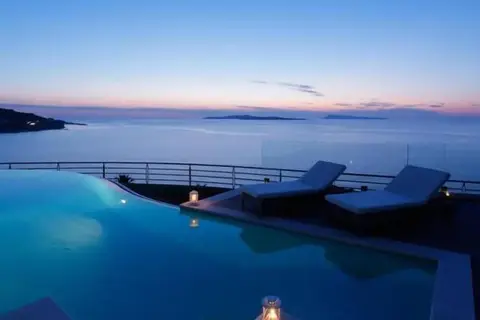 Picture Suites in Agios Stefanos