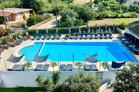 Bruskos Hotel & Suites in Agios Georgios
