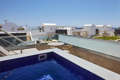 Sea Breeze Santorini Beach Resort, Curio Collection by Hilton in Εξωμύτης — foto 7