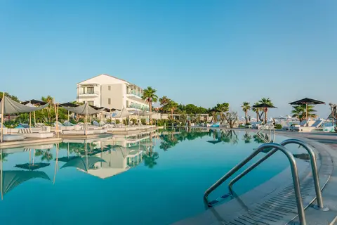 Blue Carpet Luxury Suites in Πευκοχώρι — foto 20