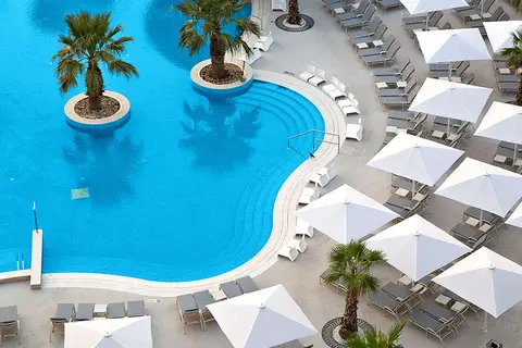 Jumeirah Beach Hotel in Dubai