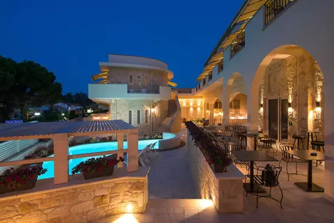 Neikos Mediterraneo Luxury Suites in Pallini Municipal Unit, foto 16