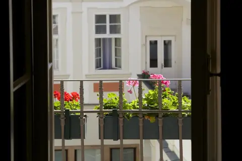 Iron Gate Hotel & Suites Prague by BHG in Praag