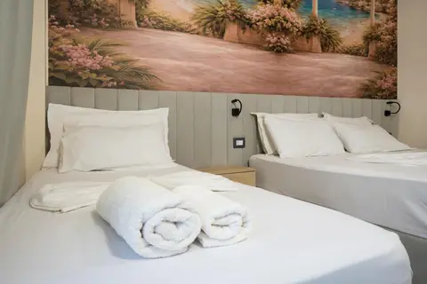Sunset Hotel in Durres — foto 11
