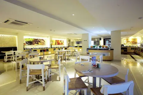 Harris Hotel Seminyak in Kuta, foto 12