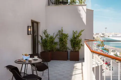 Mitsis N'U Piraeus Port in Piraeus — foto 4