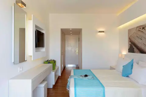 Cosmopolitan in Λάμπη — foto 5