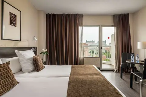 Hotel Medium Valencia in Valencia — foto 18