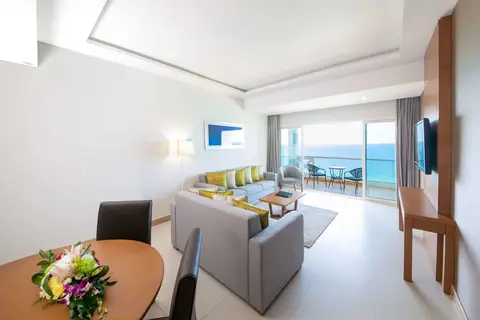 Ramada by Wyndham Beach Hotel Ajman in إمارة عجمان — foto 17