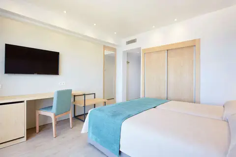 Universal Hotel Cabo Blanco in Colònia de Sant Jordi — foto 11