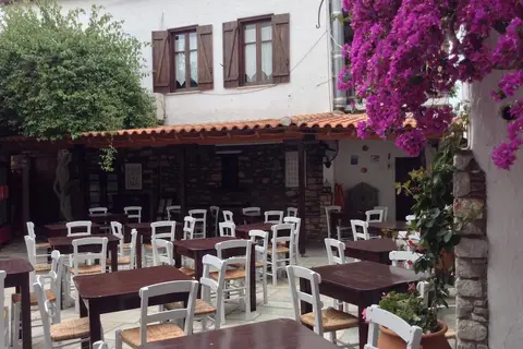Mouria in Καλύβια — foto 14