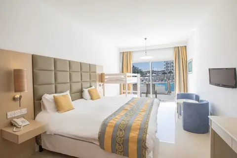 Odessa Beach Hotel in Παραλίμνι — foto 29