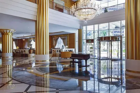 Corniche Hotel Abu Dhabi in الدَّانَةْ — foto 15