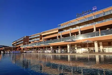 Radisson Blu Resort & Spa Ajaccio Bay in Albitreccia — foto 2