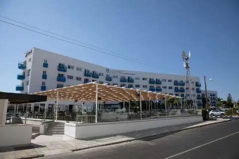 Tetyk Hotel & Suites Protaras in Παραλίμνι