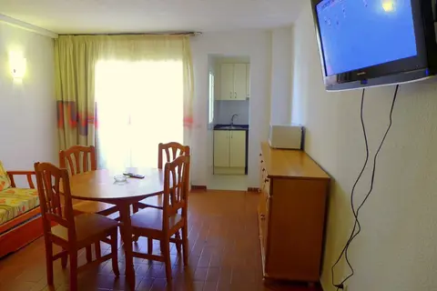 Alboran Apartments by Rentalmar in Salou — foto 13