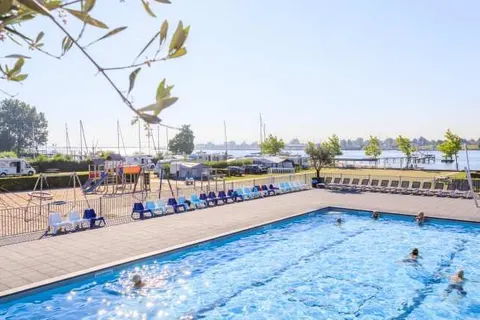 Camping en Villapark De Paardekreek foto 3