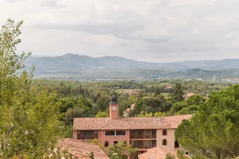 Village Le Rouret En Ardèche in Grospierres — foto 21