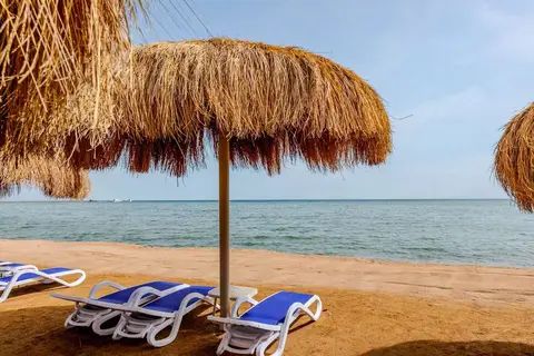 Rewaya Luxury Resort in الاحياء — foto 5