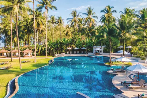 OUTRIGGER Khao Lak Beach Resort in ท่าเสด็จ — foto 3