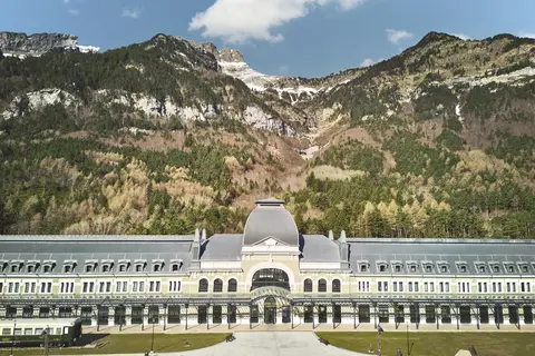 Canfranc Estación, a Royal Hideaway Hotel in Pyreneeën