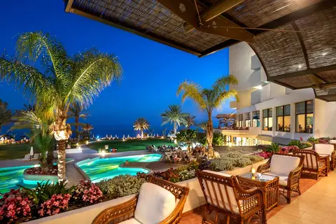 Constantinou Bros Athena Royal Beach Hotel in Paphos — foto 17