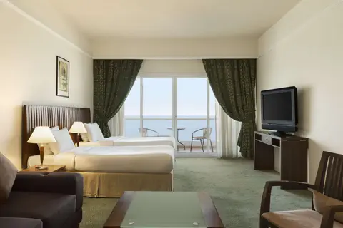 Ramada by Wyndham Beach Hotel Ajman in إمارة عجمان — foto 13