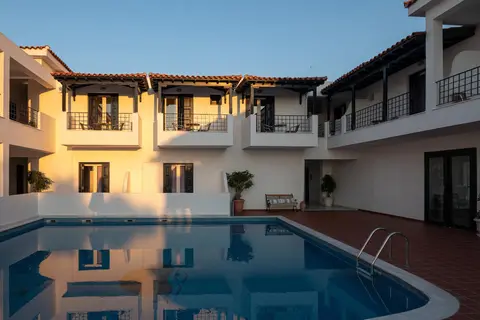 Atrium of Alonissos in Patitiri — foto 17