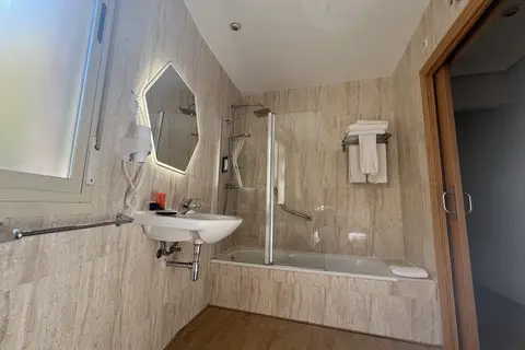 Hotel Suites Feria in Madrid — foto 7