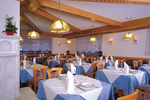 Hotel Sella Ronda & Dependence Serenella in Campitello di Fassa — foto 3