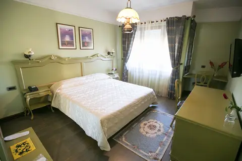 Victoria in Tirana — foto 6