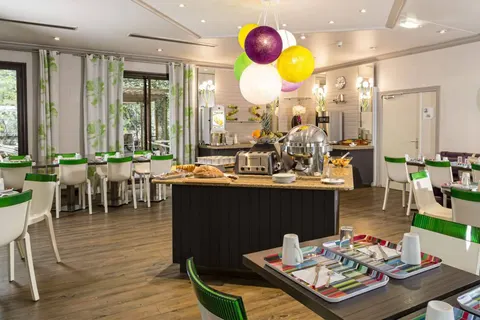 Hotel Paris Louis Blanc Gare du Nord in Paris — foto 13