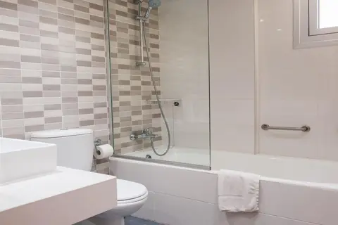 Kapetanios Bay Hotel in Παραλίμνι — foto 16