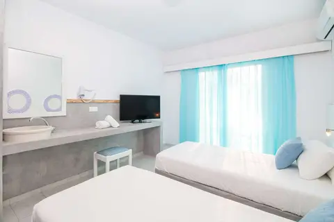 Tinas Plus Hotel in Φαληράκι — foto 21