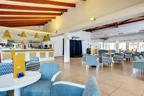 Green Garden Aparthotel in Cala Agulla — foto 27